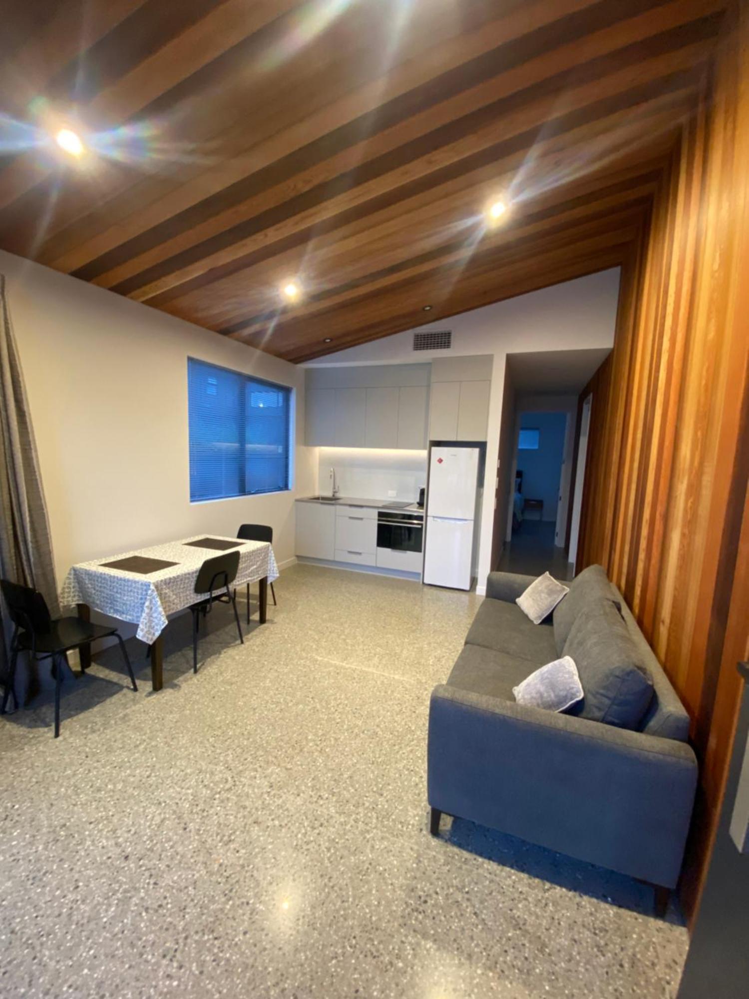 Roys View Apartment Wanaka Bagian luar foto